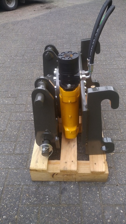 Quick Hitch Adapter  / Roto-Drive passend aan Giant shovels