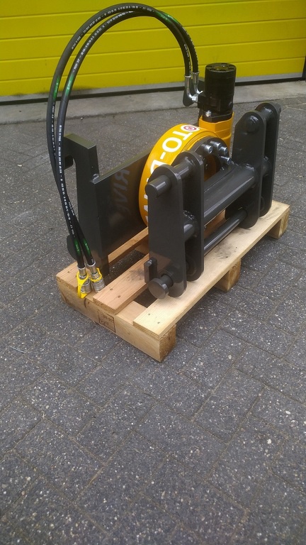 Quick Hitch Adapter  / Roto-Drive passend aan Giant shovels
