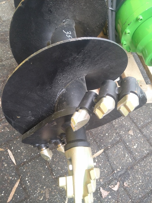 Häner   hydraulische grondboor  HEB 1200  met boor 350 mm  S 40 - 200 opname