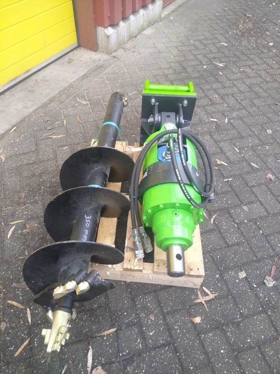 Häner   hydraulische grondboor  HEB 1200  met boor 350 mm  S 40 - 200 opname