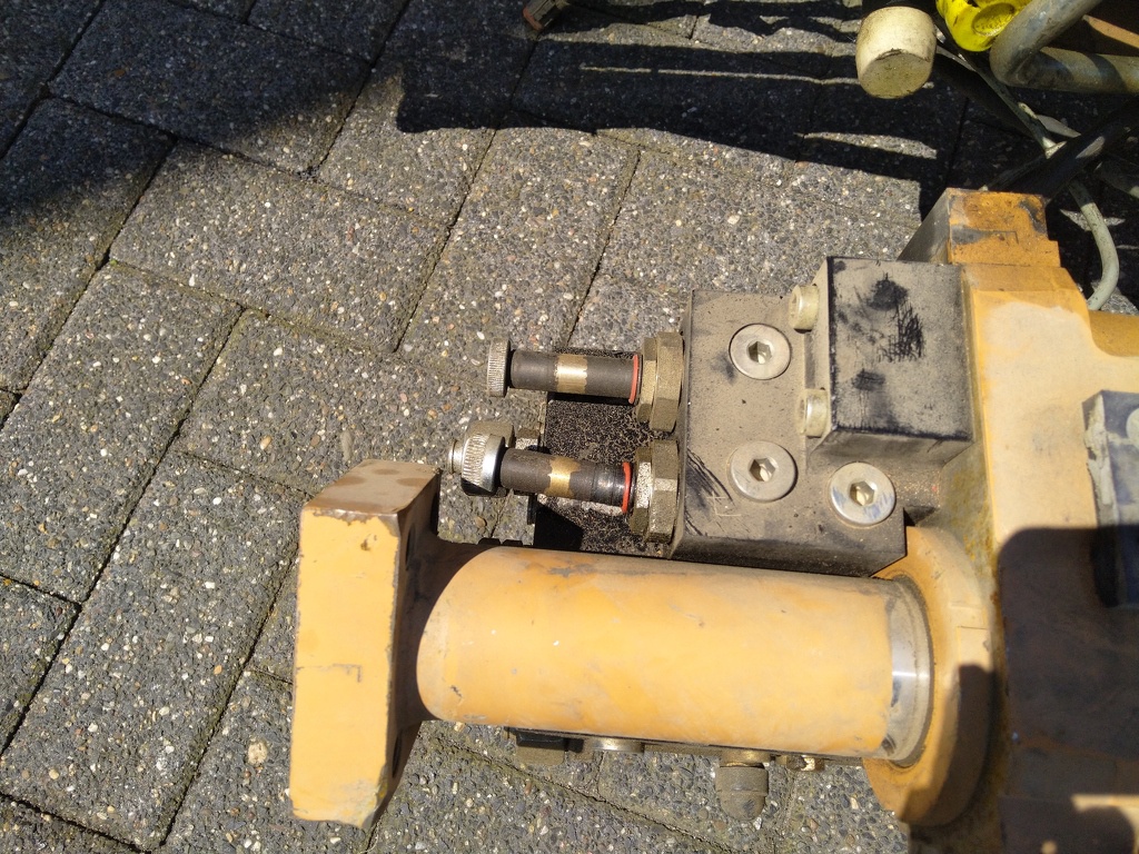 MANITOU  MT 1840  mast cilinder