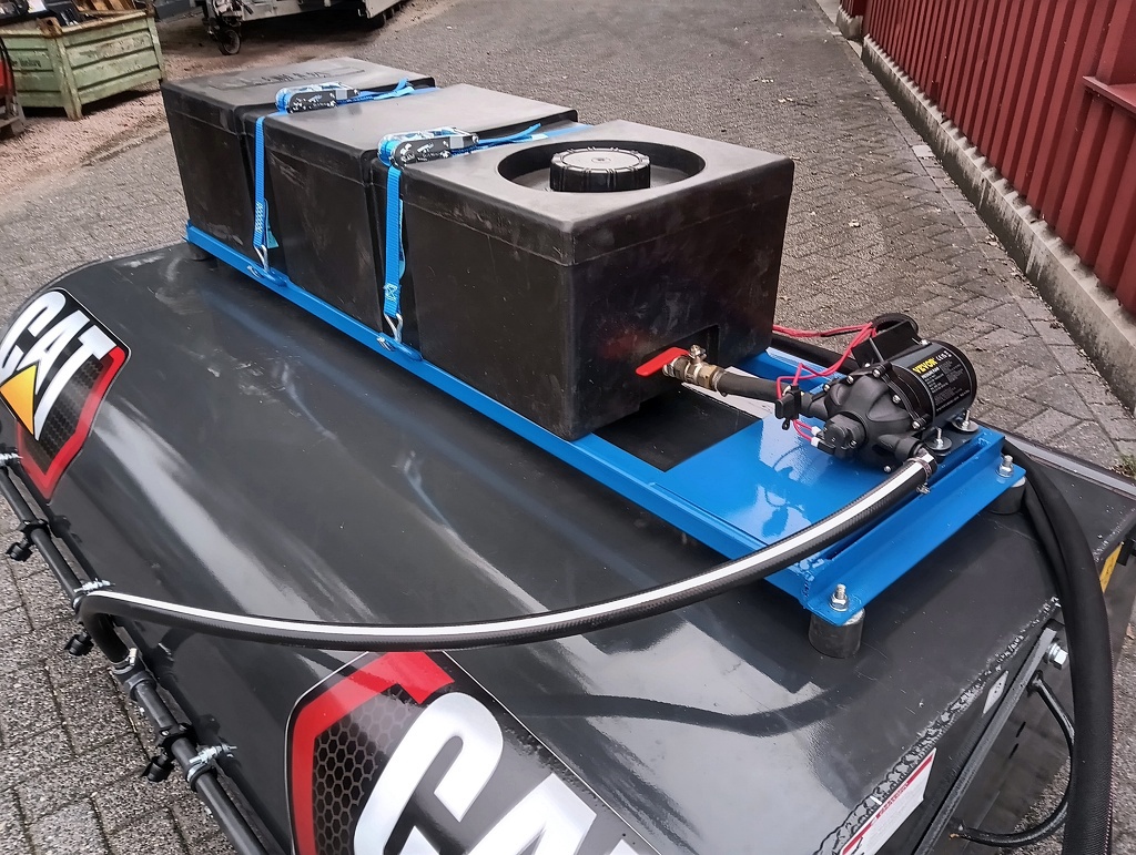 Veegborstel met opvangbak en sproeisysteem  ( UNUSED )