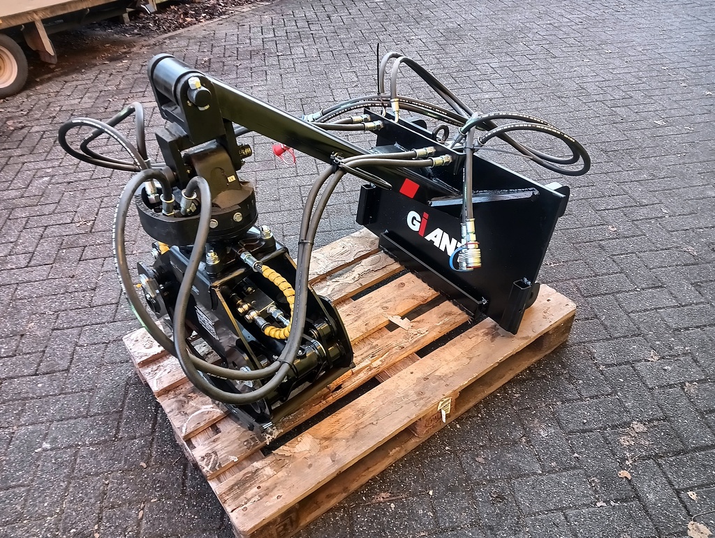 Houtklem met rotator passend aan Giant shovel