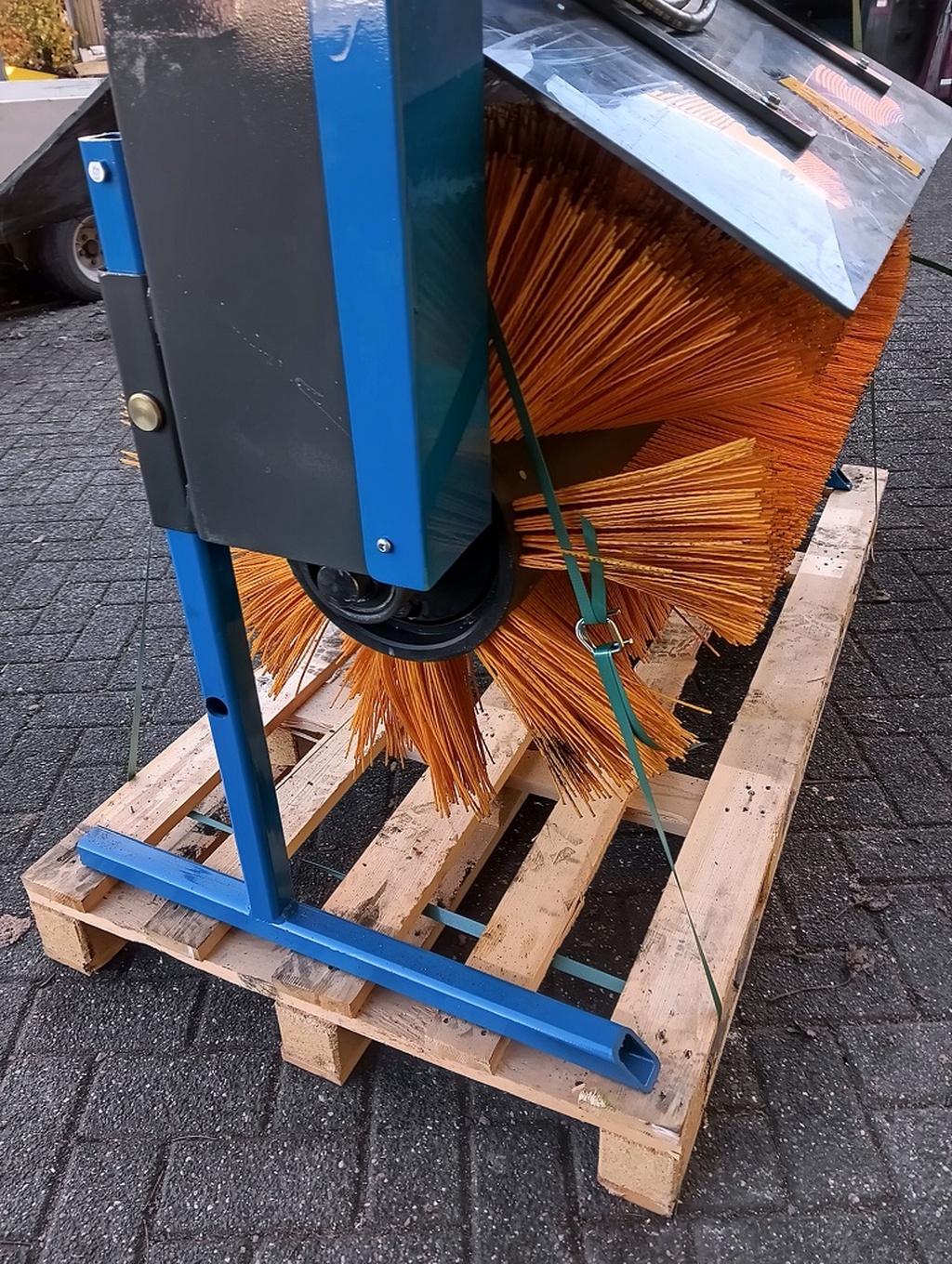 Veegborstel hydraulische aandrijving met Cw05 opname minigraver.