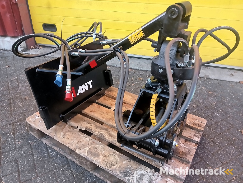 Houtklem met rotator passend aan Giant shovel