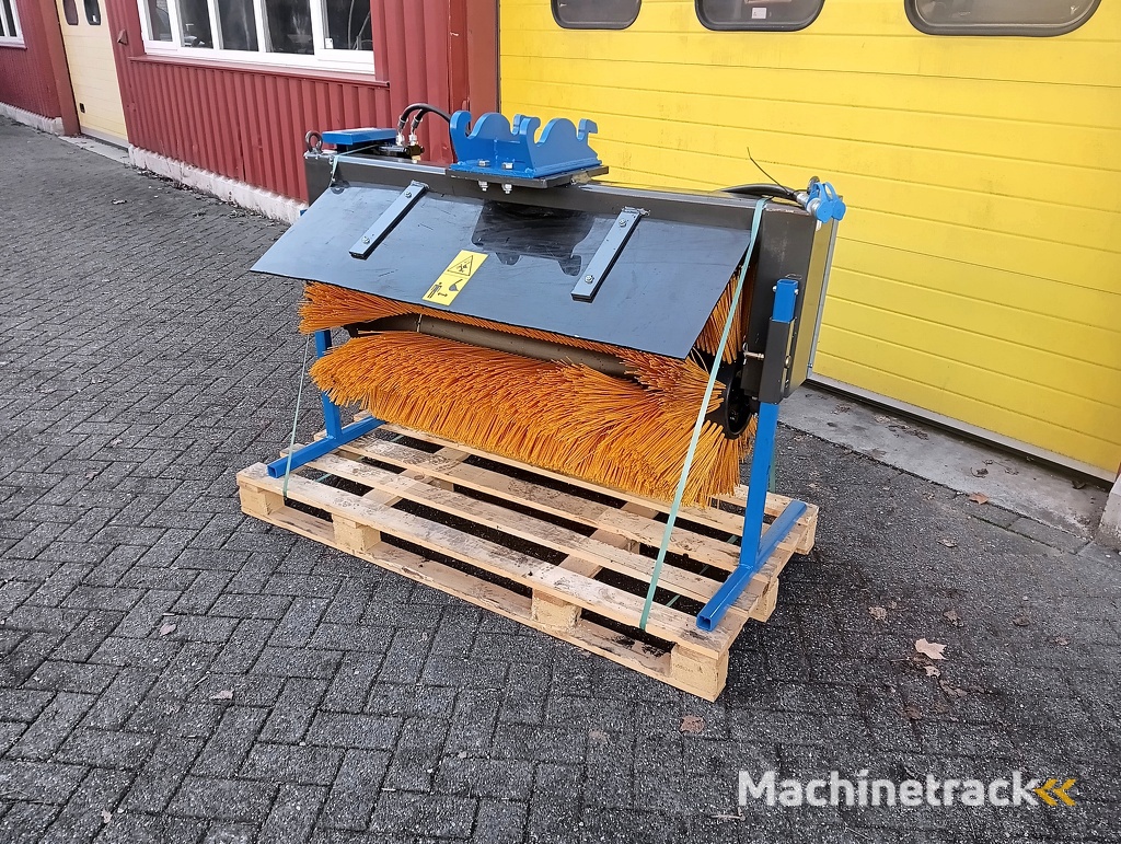 Veegborstel hydraulische aandrijving met Cw05 opname minigraver.