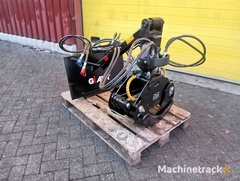 houtklem-met-rotator-passend-aan-giant-shovel