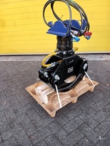 Minituur van HÄÑER Houtklem met rotator Cw05 opname minigraver