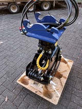 Minituur van HÄÑER Houtklem met rotator Cw05 opname minigraver