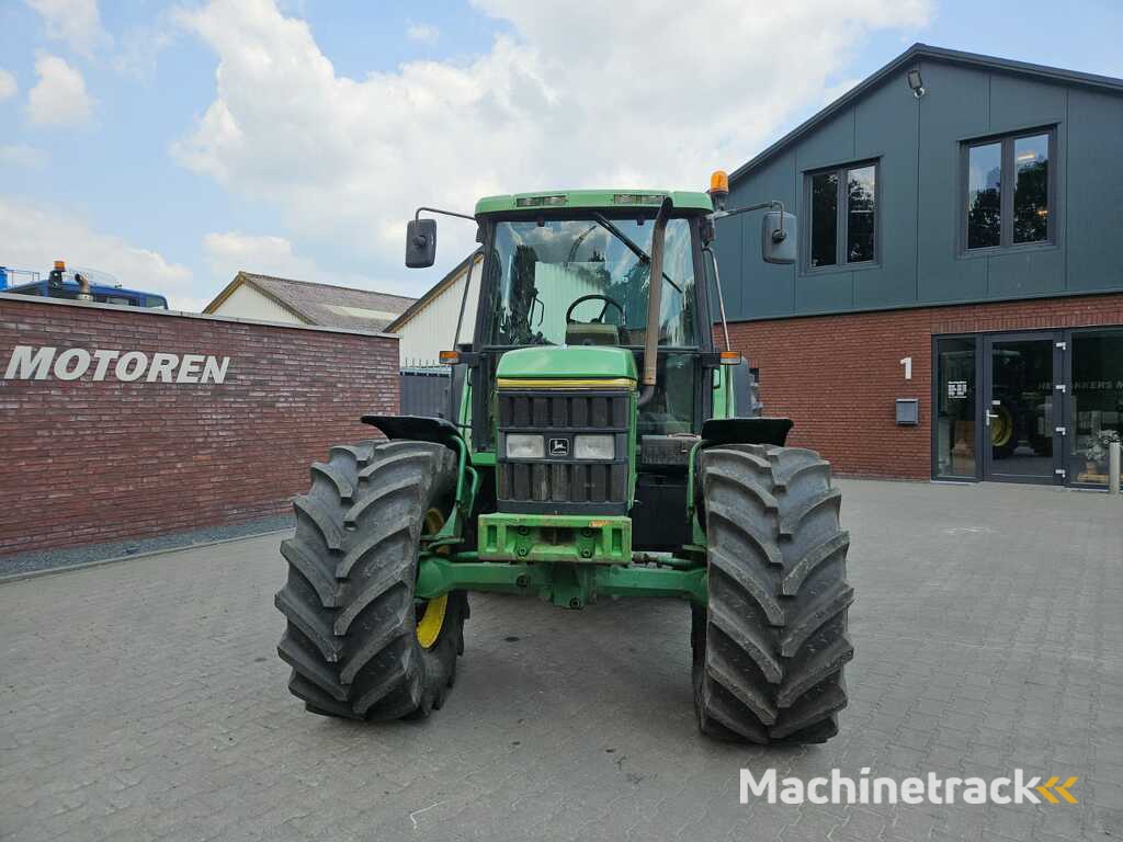 John Deere 6400