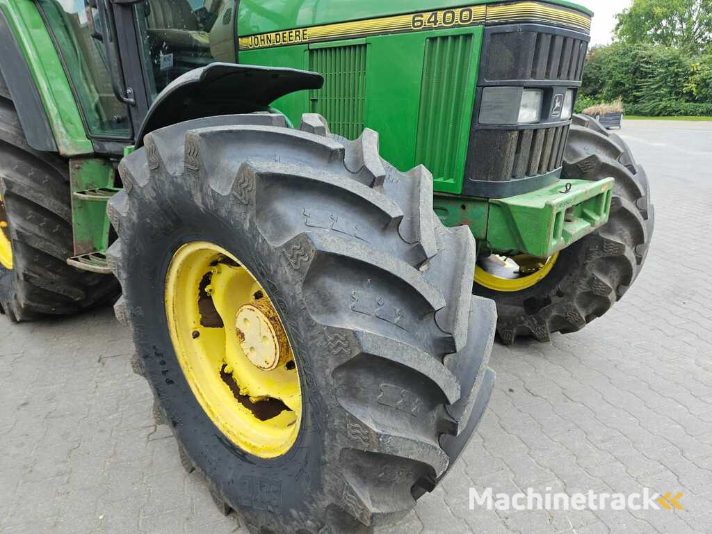 John Deere 6400