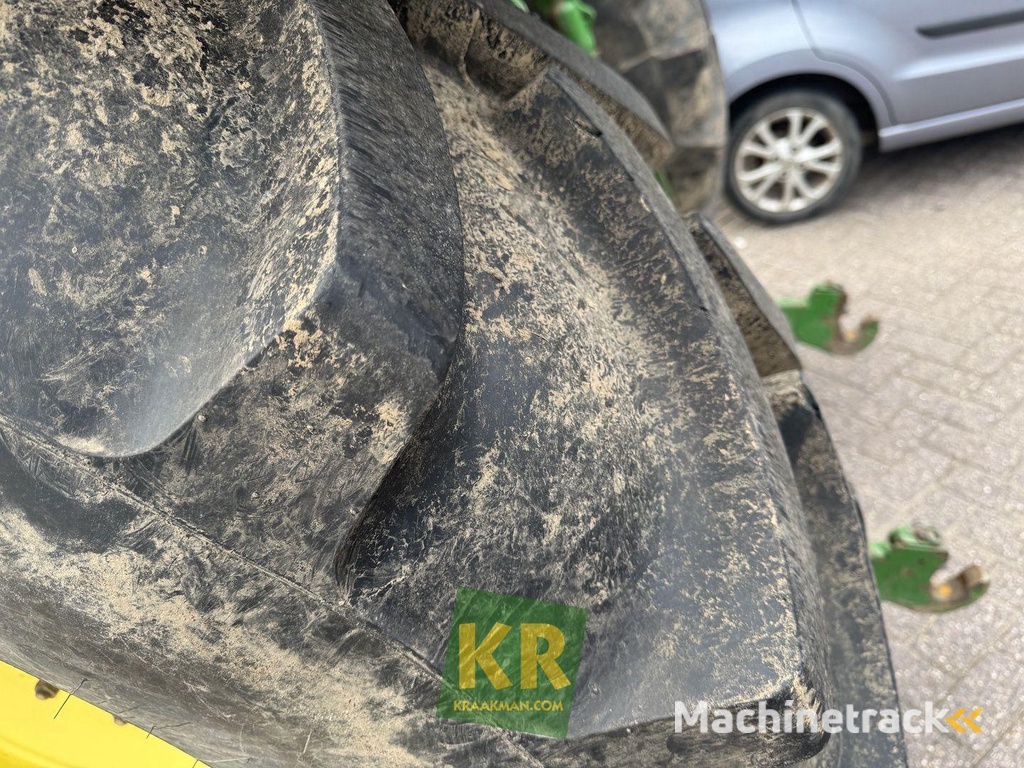 John Deere 6125R-63066