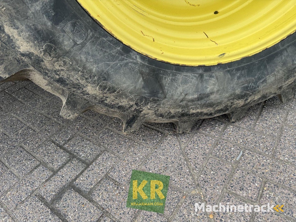 John Deere 6125R-63066