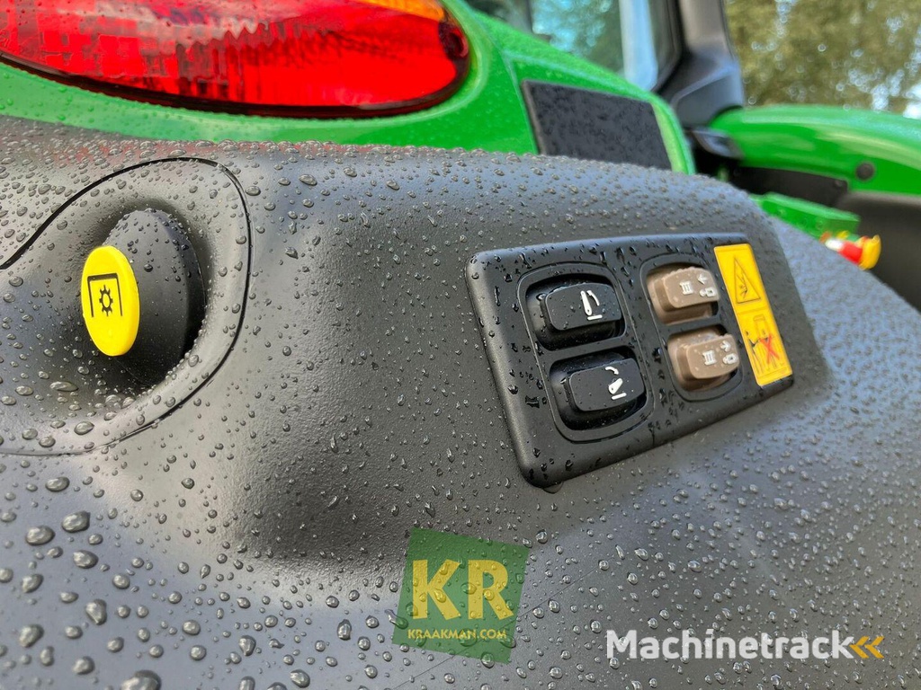 John Deere 6M-155-693692