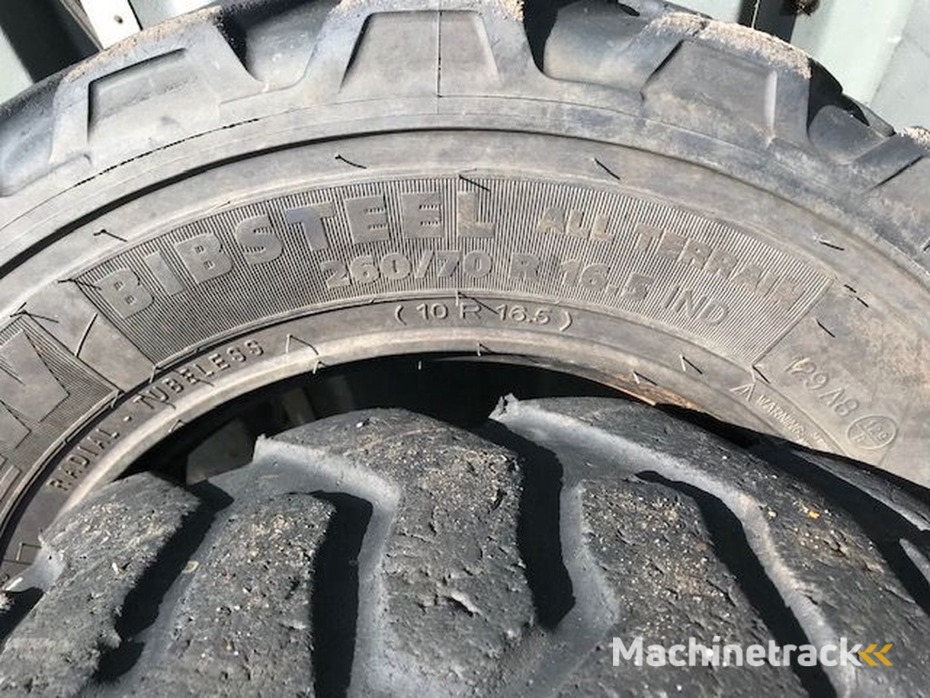 Michelin 260/70R16.5