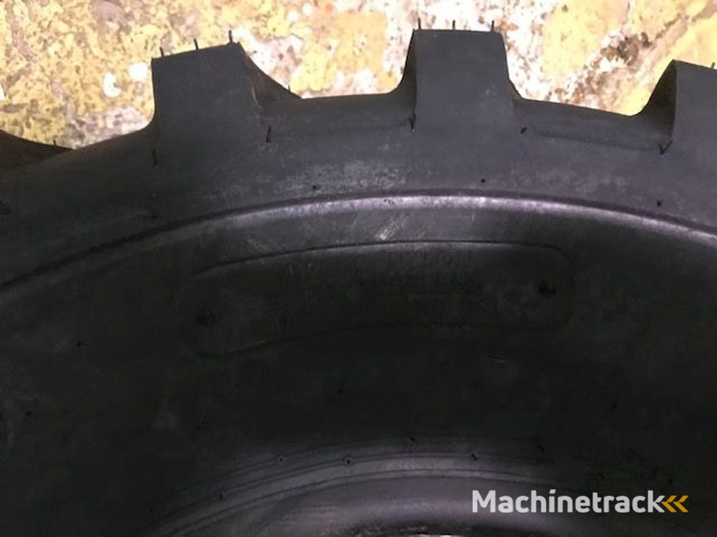 Titan 12-16.5 NHS TRAC LOADER