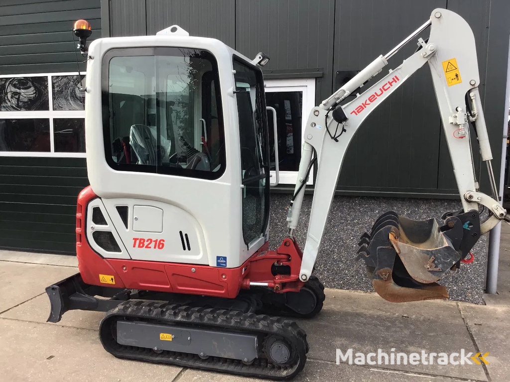 Takeuchi TB216 met maar 150 uur