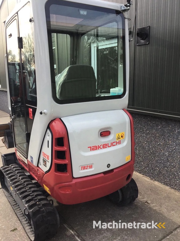 Takeuchi TB216 met maar 150 uur
