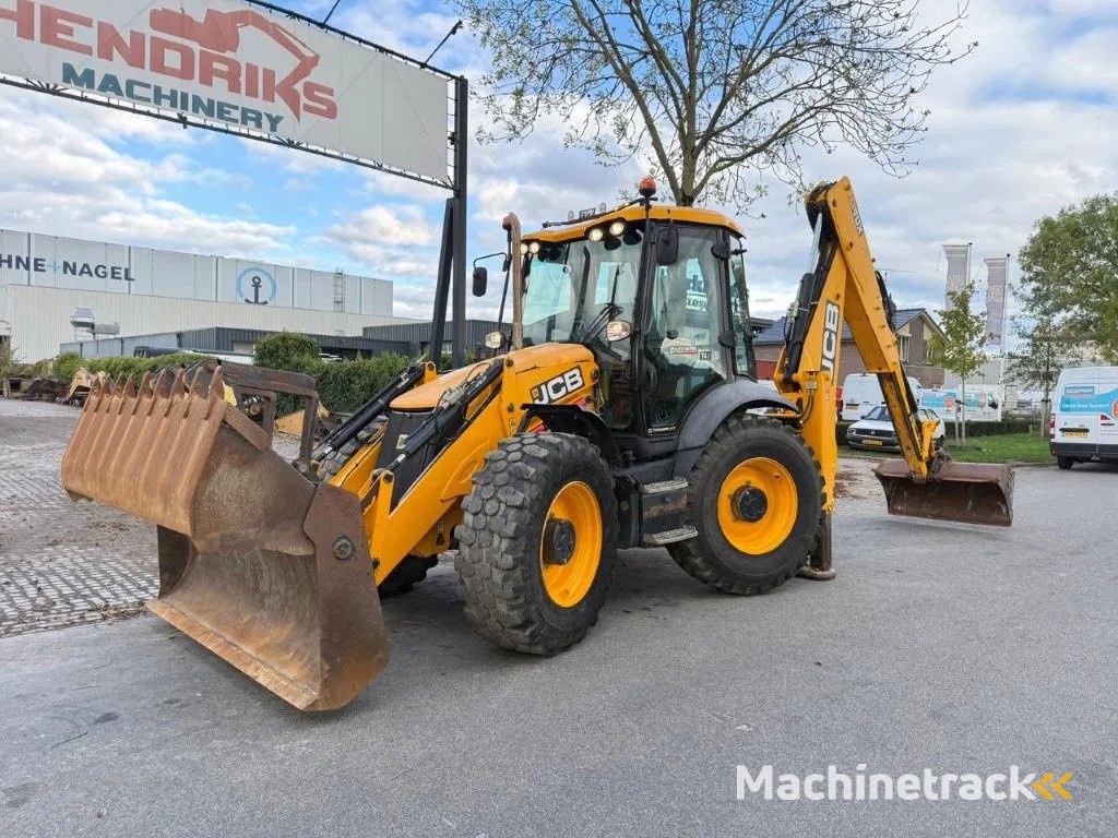 JCB 4cx + 5 buckets & ripper