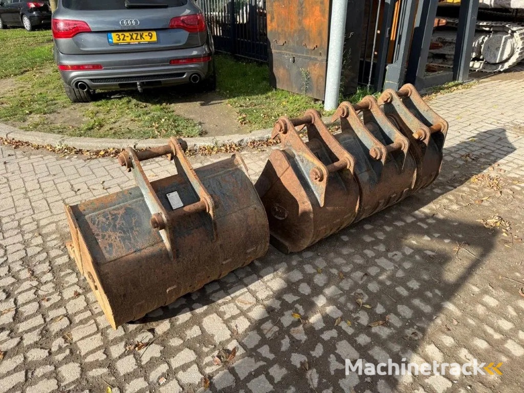 JCB 4cx + 5 buckets & ripper