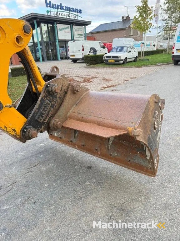 JCB 4cx + 5 buckets & ripper