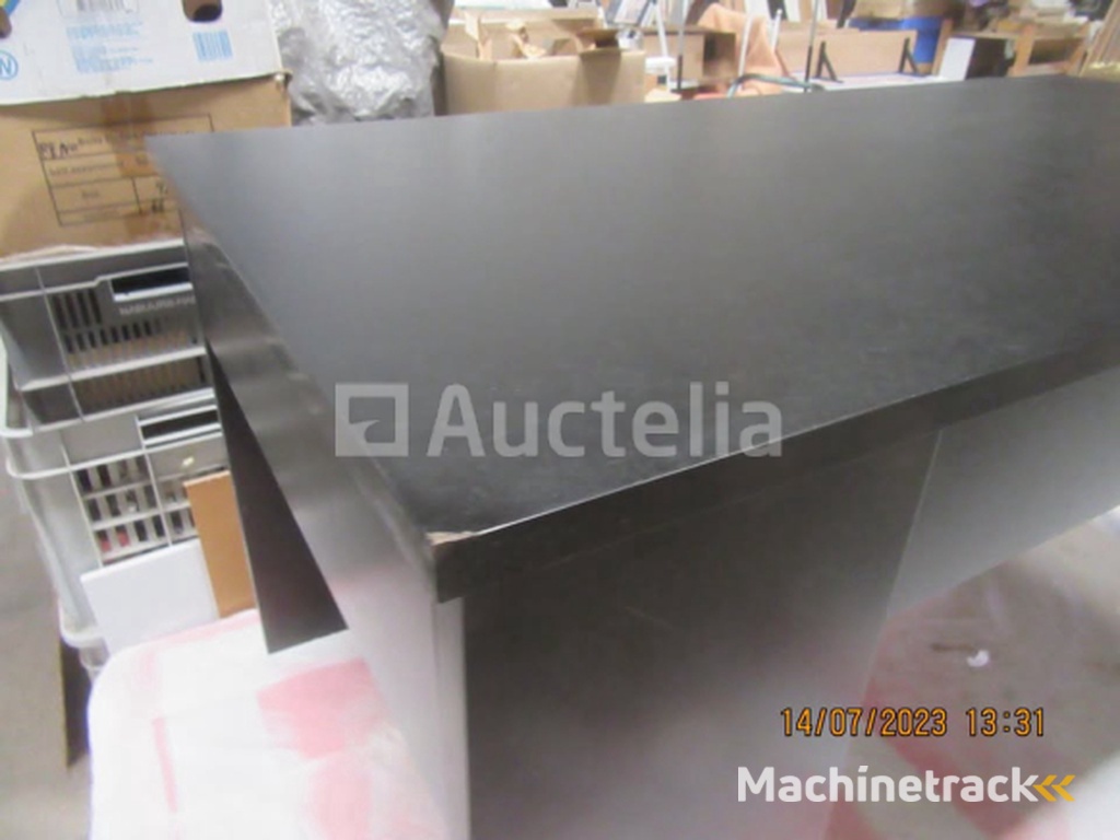 Woonkamer zwarte tafel (was te zien)