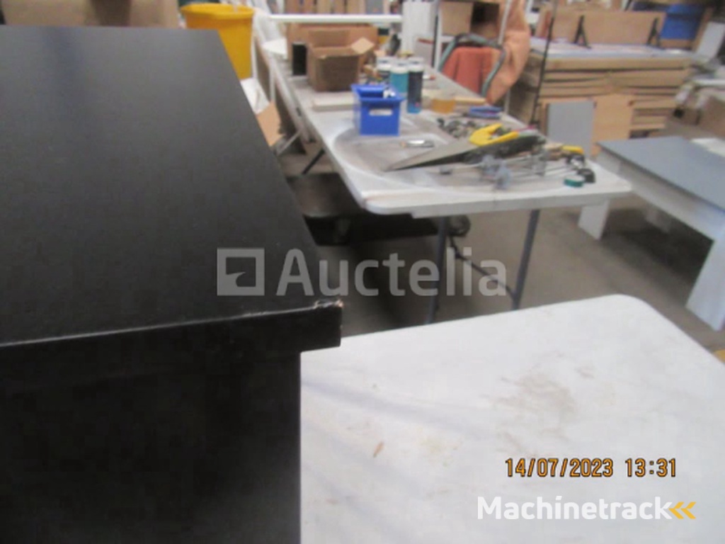 Woonkamer zwarte tafel (was te zien)