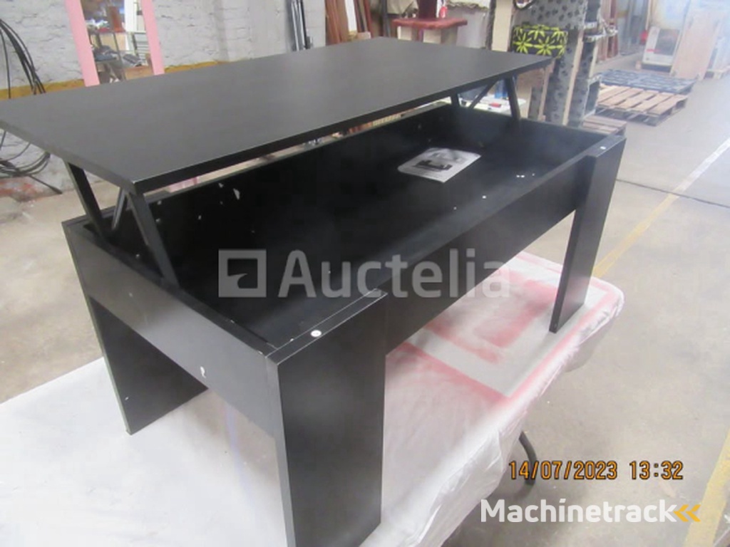 Woonkamer zwarte tafel (was te zien)