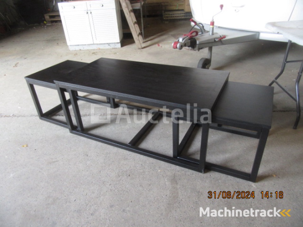 Zwarte tafel met 2 kleine tafelverlengingen