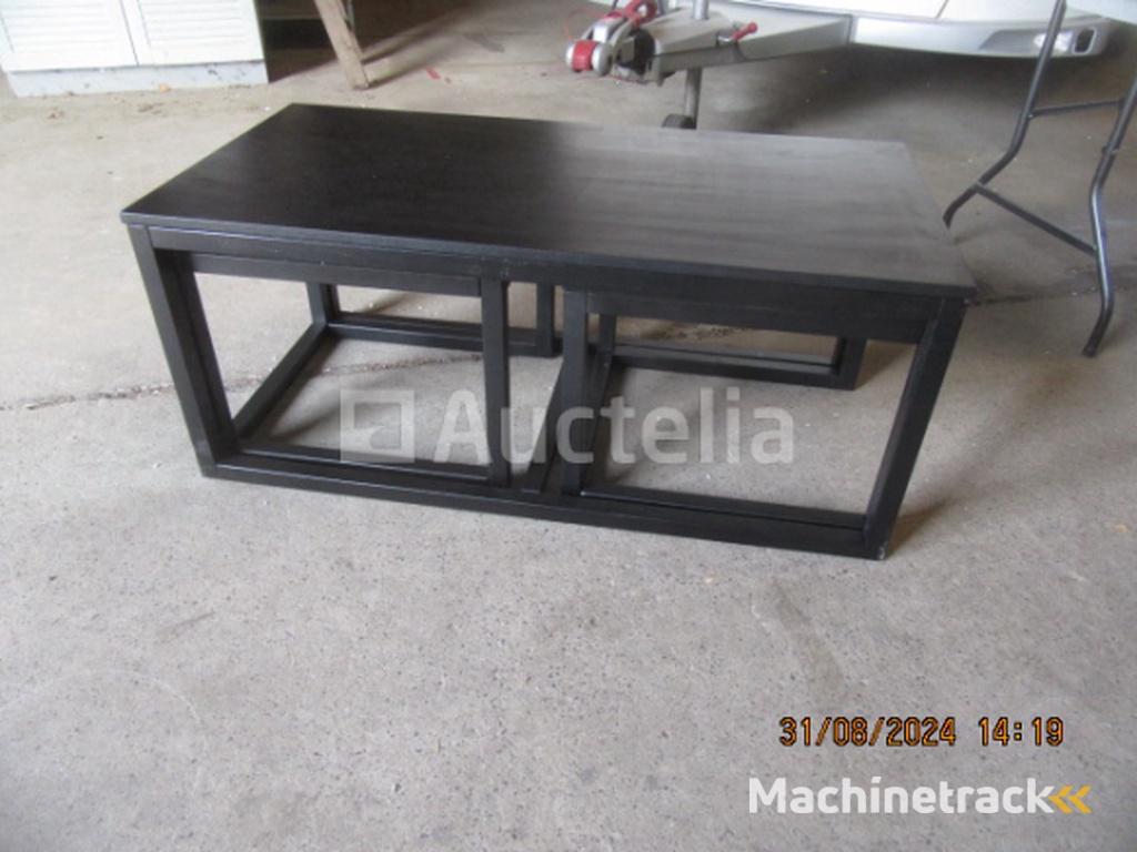 Zwarte tafel met 2 kleine tafelverlengingen