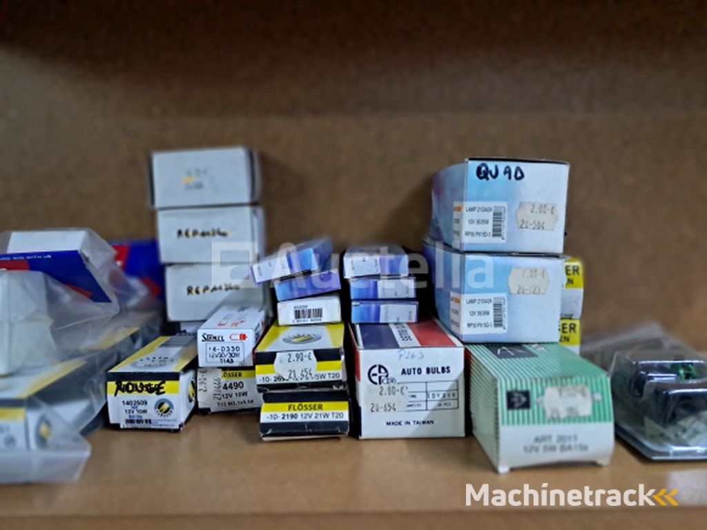 Motorcycle Bulbs & Turn Signals (66 pieces)