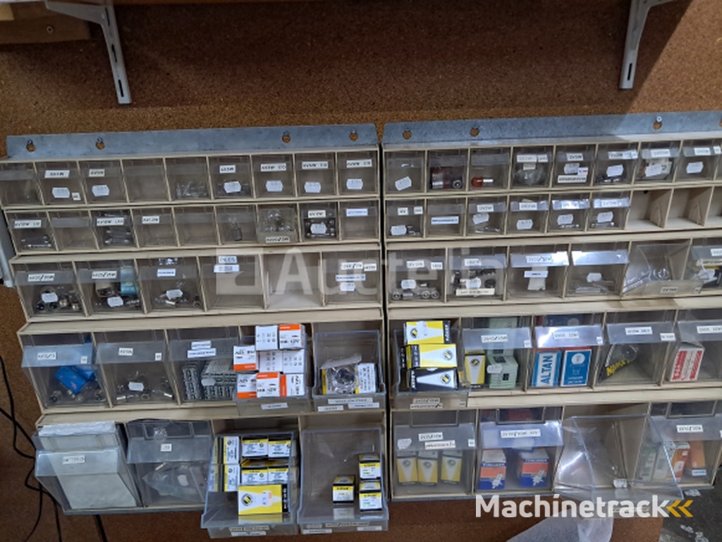 Motorcycle Bulbs & Turn Signals (66 pieces)