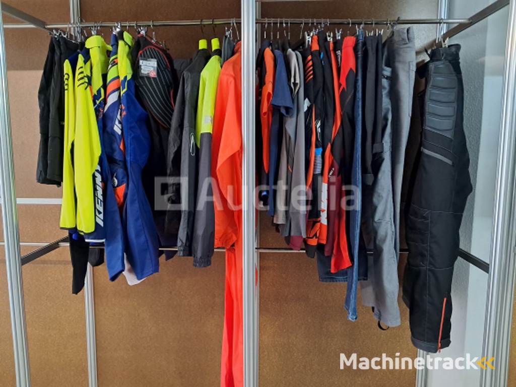 New Motorcycle Clothing, Gloves, Boots (173 pieces)