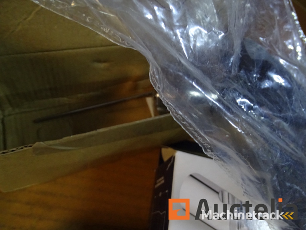 9 Sanitair sets (Zie foto's)