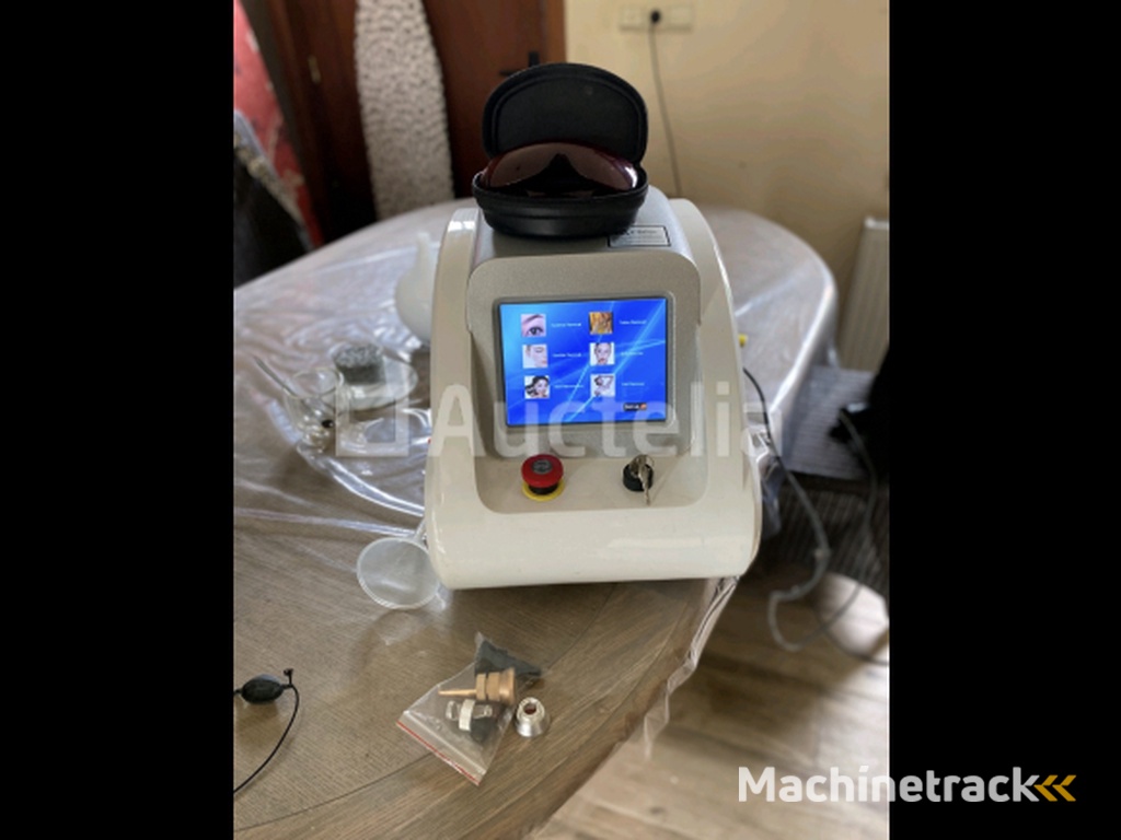 Mycosis laser treatment with Goldenaye tattoo removal.