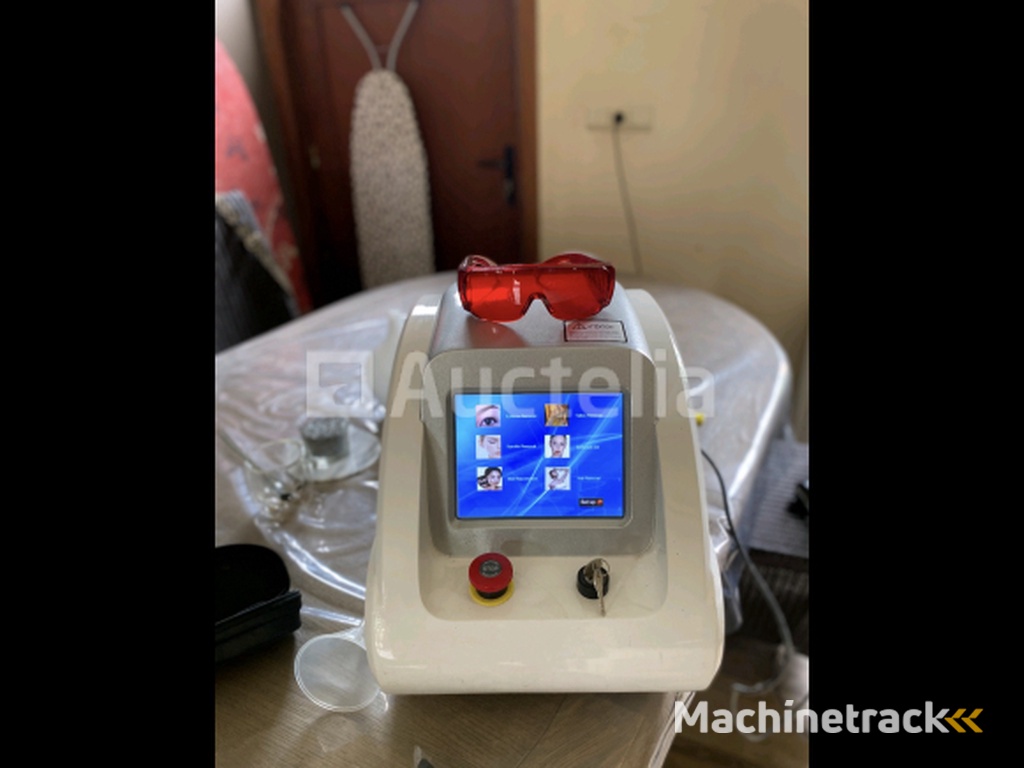 Mycosis laser treatment with Goldenaye tattoo removal.