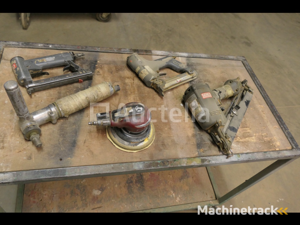 Workshop trolley and 5 pneumatic tools