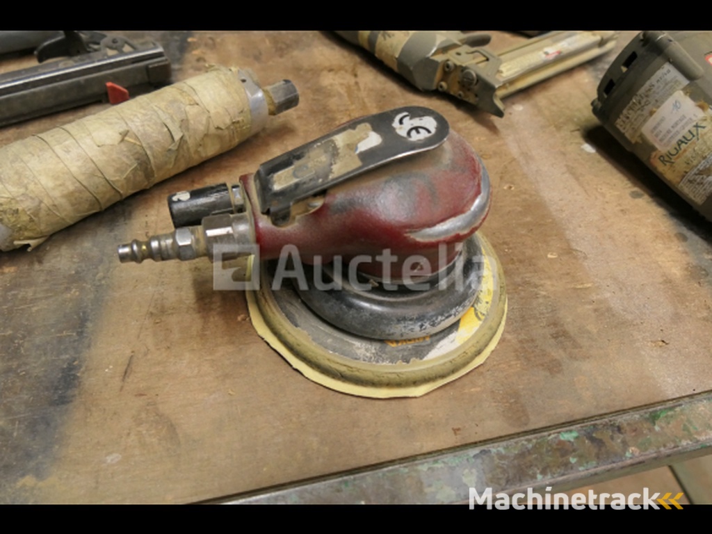 Workshop trolley and 5 pneumatic tools