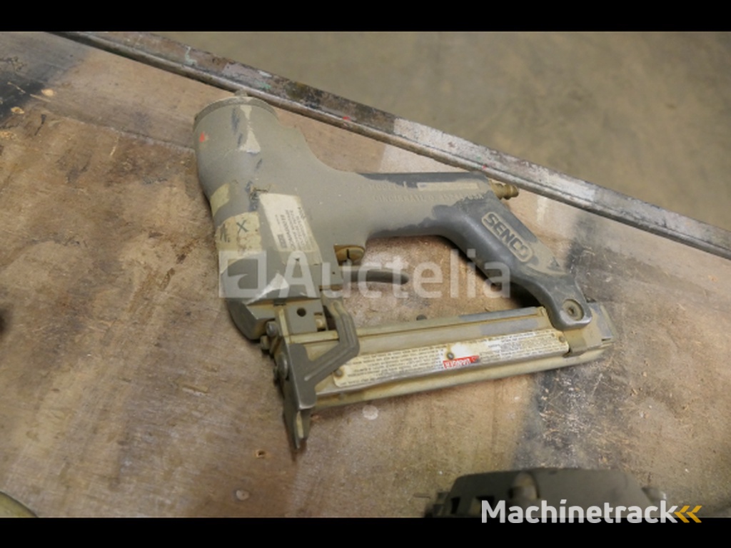 Workshop trolley and 5 pneumatic tools