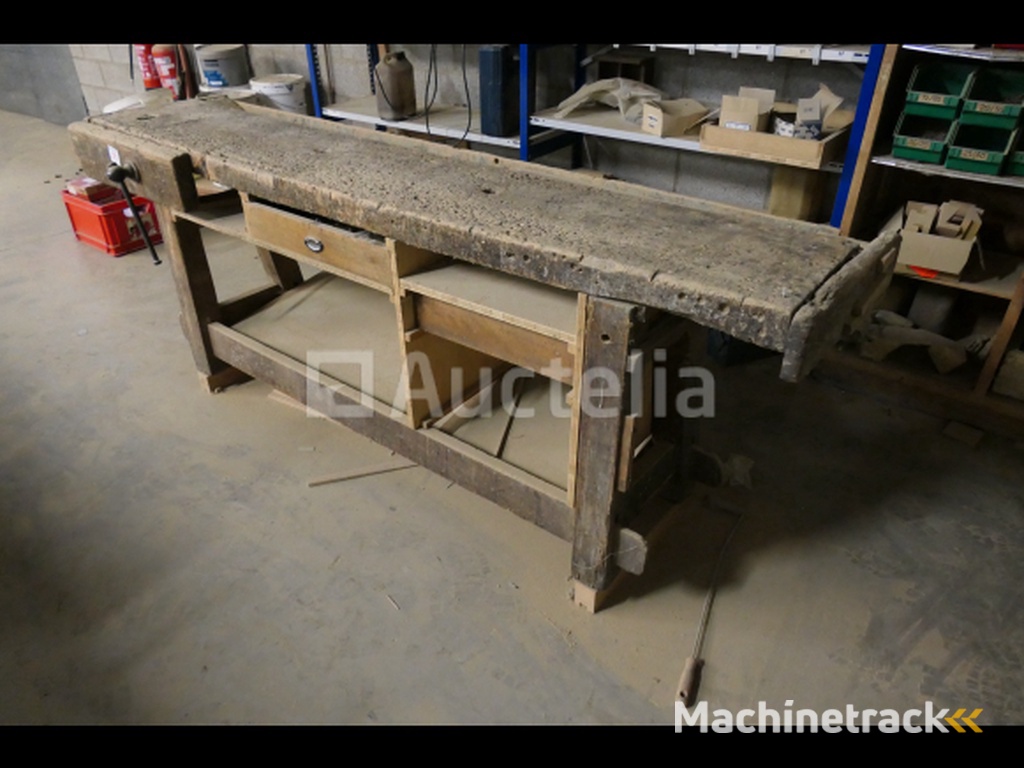 Carpenter's workbench