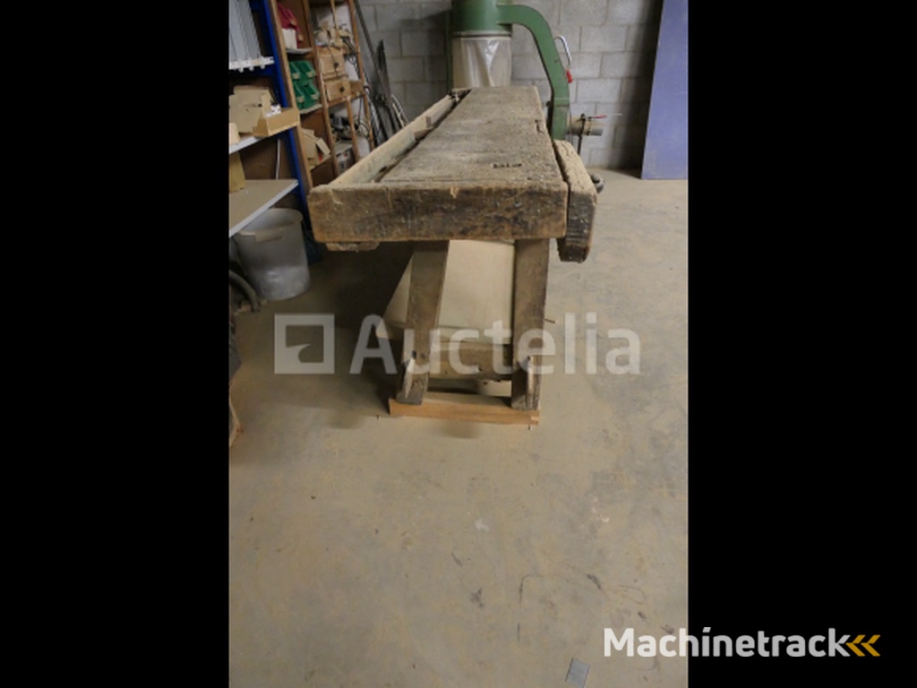 Carpenter's workbench