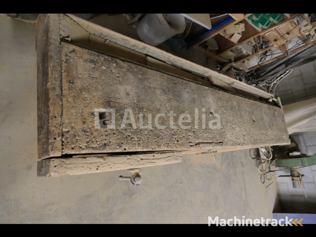 Carpenter's workbench