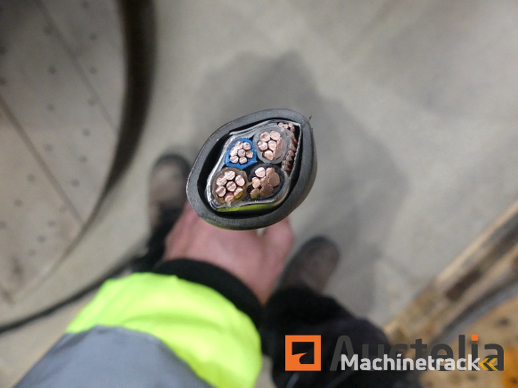 Trommel met 3 x 25 + 1 x 16 gepantserde kabel (80m)