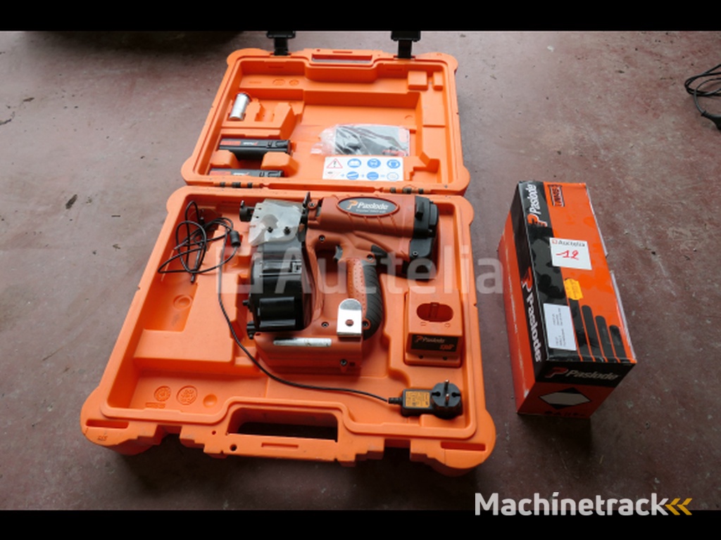 Gasspijkermachine + Nagelbalans Paslode Impulse IM45 CW