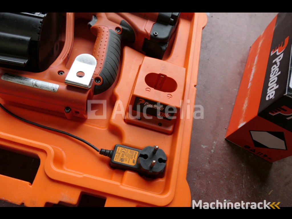 Gasspijkermachine + Nagelbalans Paslode Impulse IM45 CW