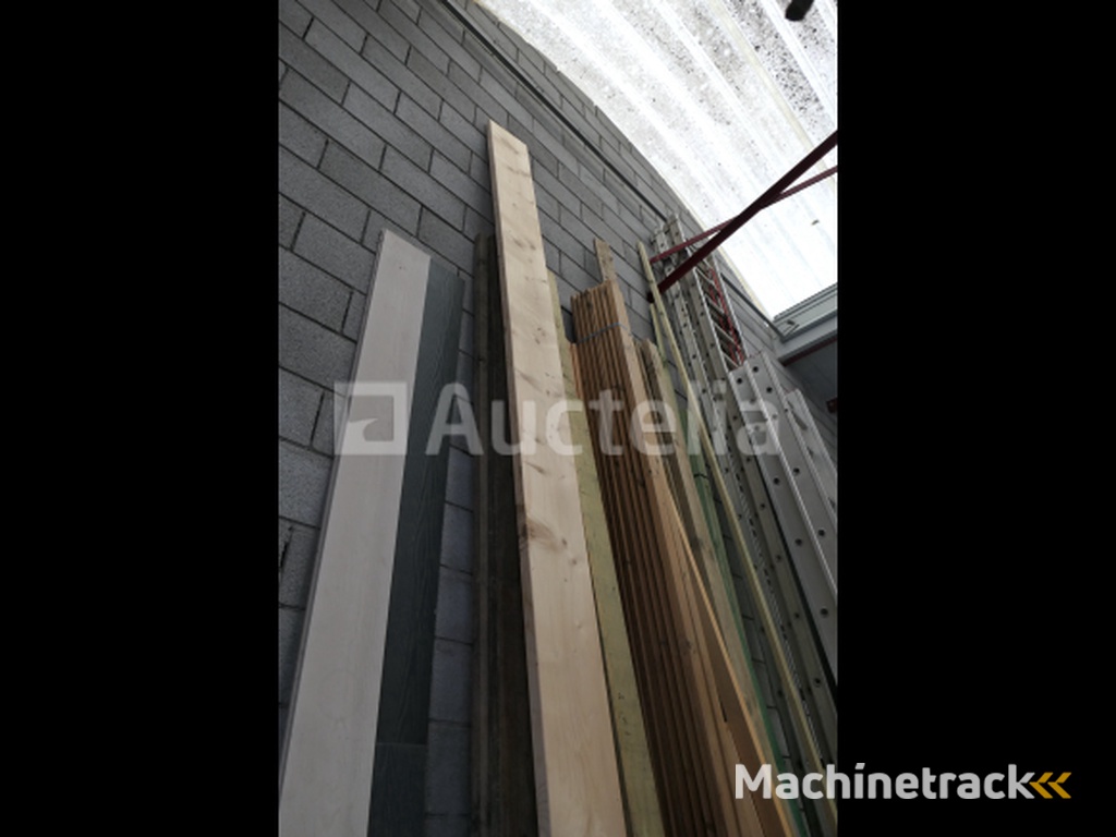 Evenwicht van diverse hout- en gevelplaten