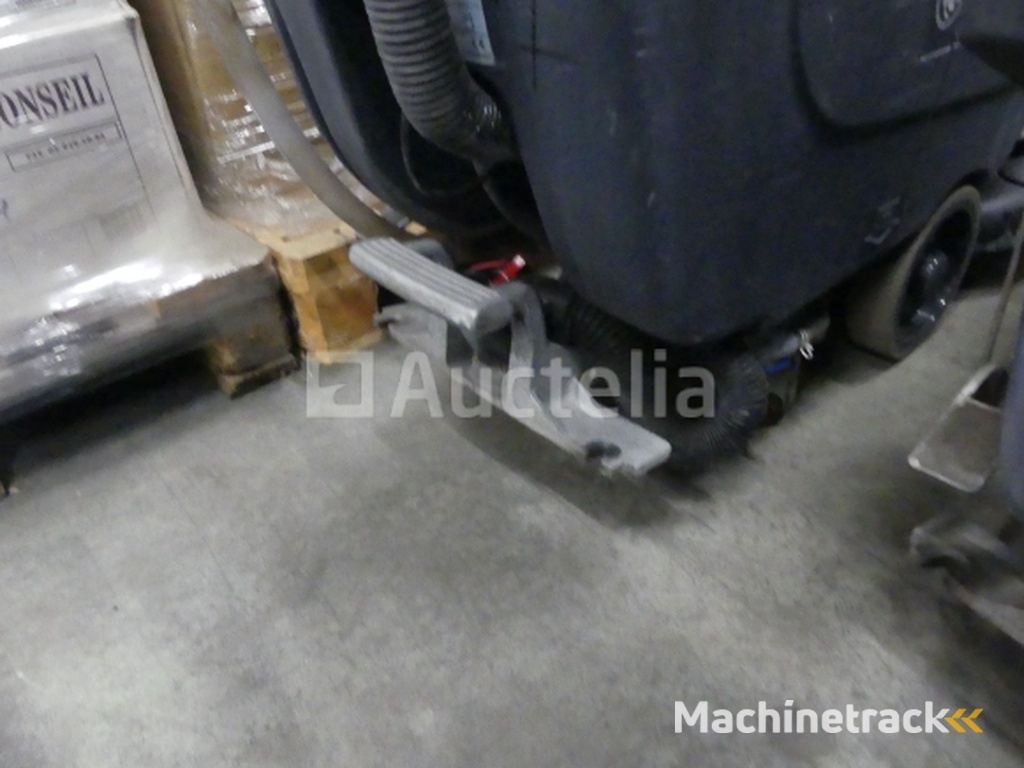 3 Nilfisk SC401 Cleaning Machines