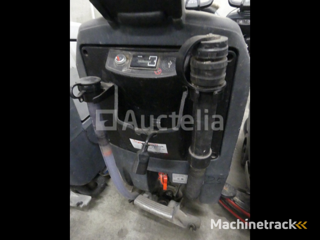 3 Nilfisk SC401 Cleaning Machines