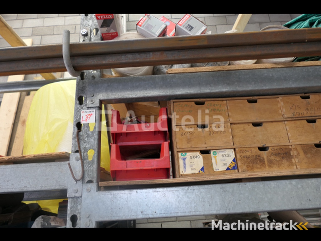 Diverse verbruiksartikelen en gereedschappen