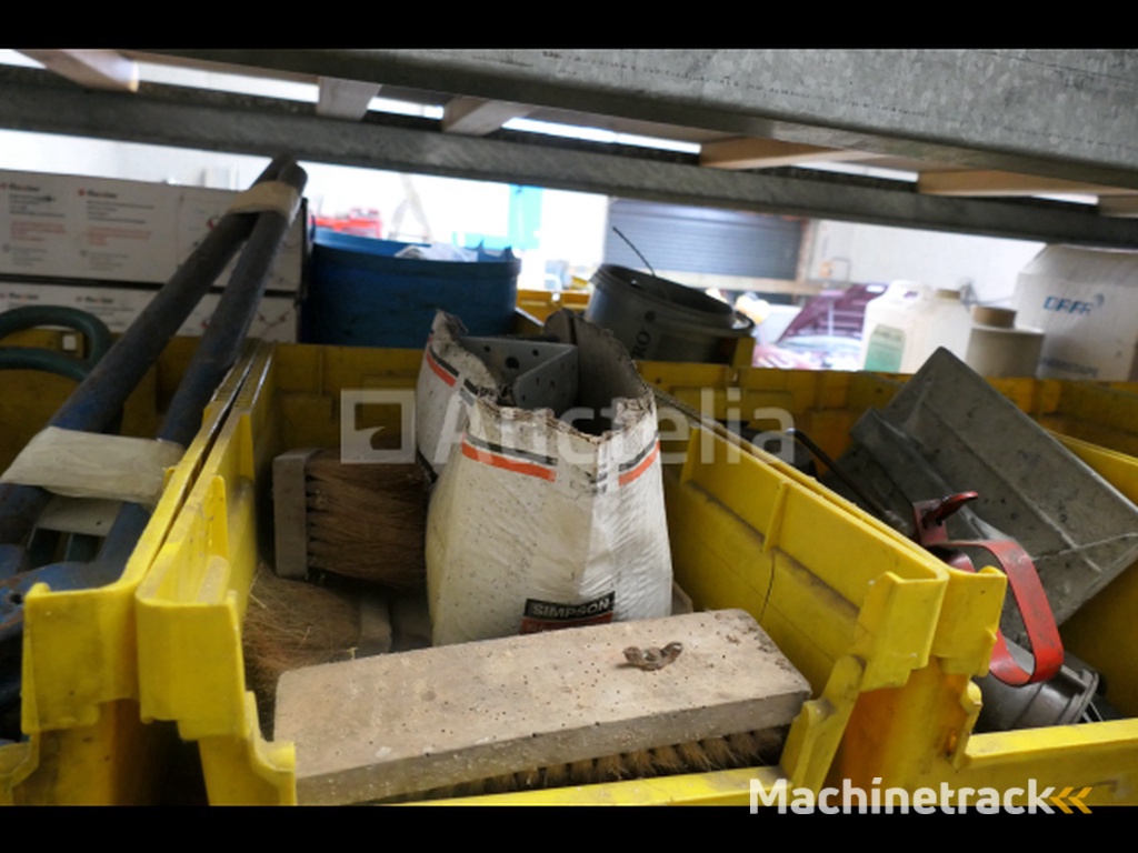 Diverse verbruiksartikelen en gereedschappen